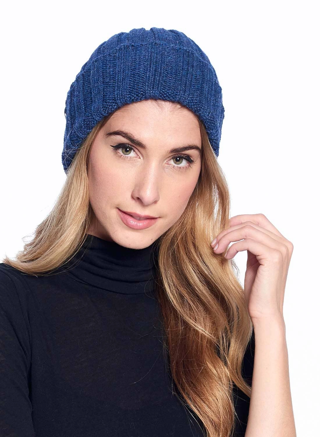 Cozy Azul Alpaca Beanie - A Stylish Accordion Knit for Winter Warmth